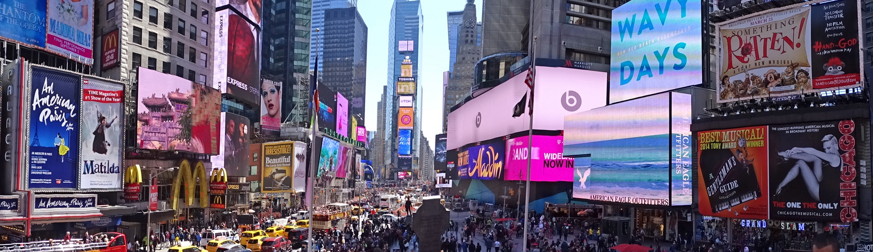 NEW YORK, NEW YORK - Times Square