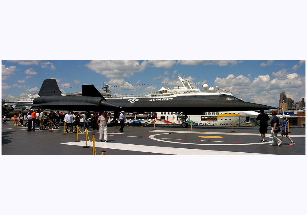 New York Sea-Air-Space-Museum: "Blackbird"