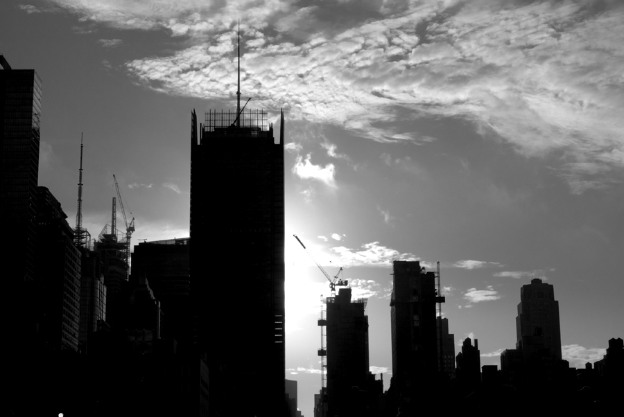 New York Skyline im morgentlichen Gegenlicht