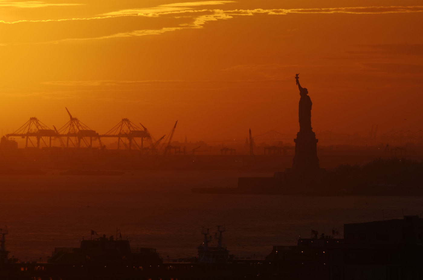 New York - Statue of Liberty from the Brooklyn Bridge