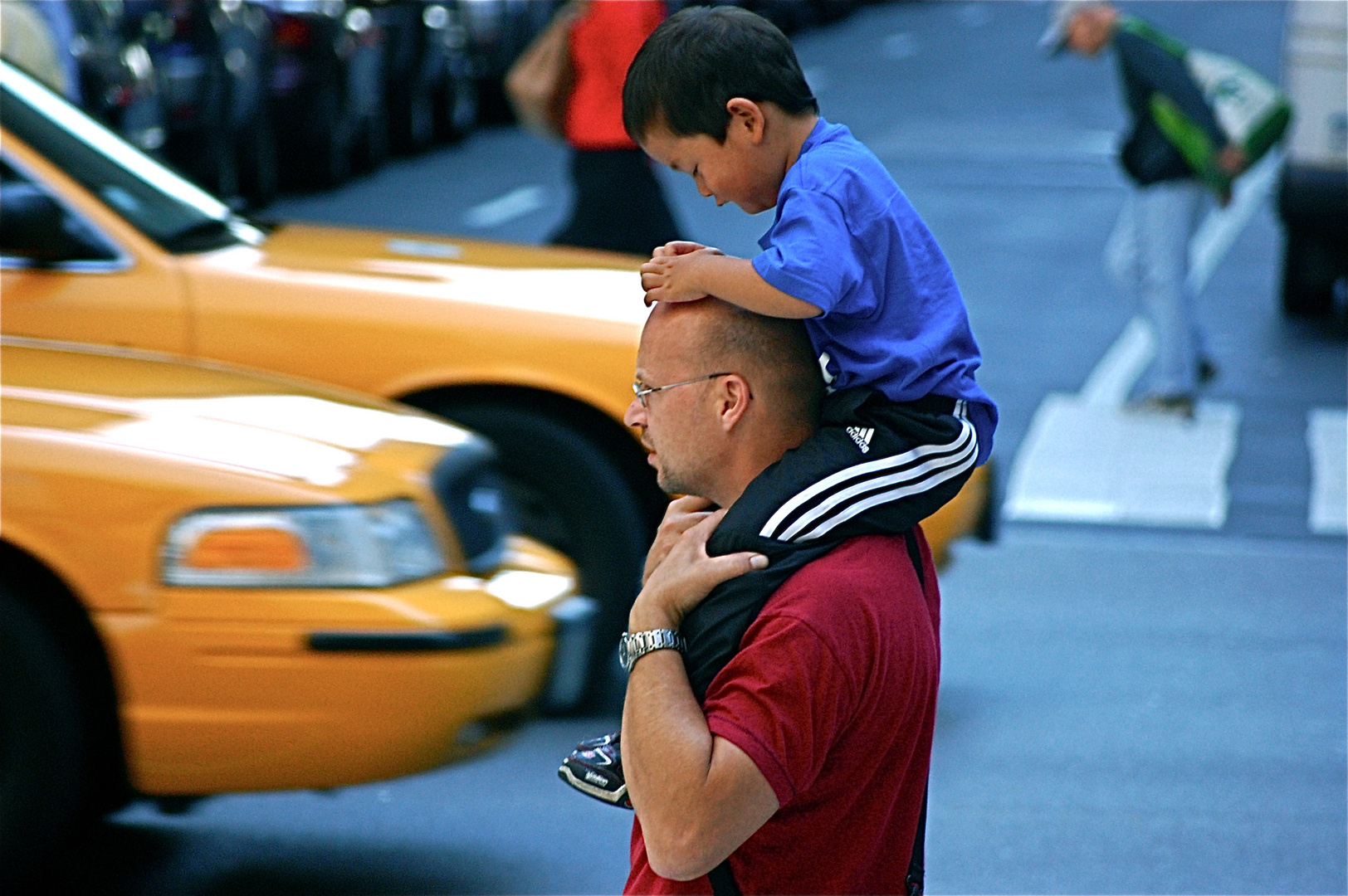 New York: Vaters Kopf ist interessanter als der Verkehr....