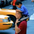 New York: Vaters Kopf ist interessanter als der Verkehr....