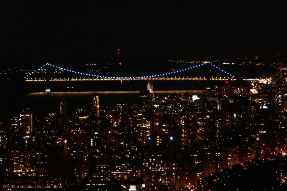 New York, Williamsburg Bridge at night