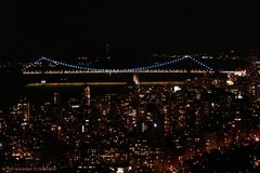 New York, Williamsburg Bridge at night