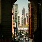New Yorker Ansichten - Blick durch die Pfeiler der Manhattan Bridge