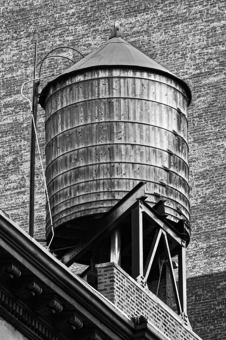 New Yorker roof top water tank