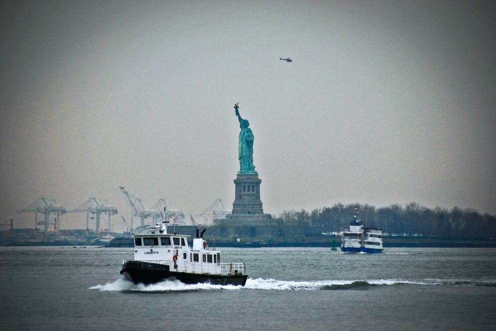New Yorker Rush-Hour rund um Miss Liberty...