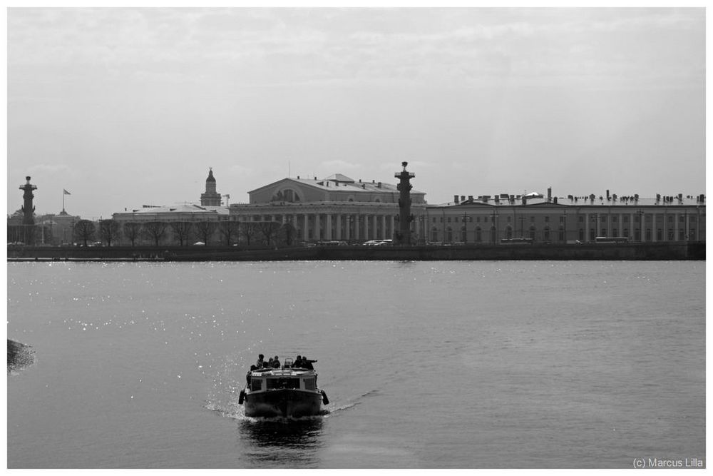 Newa und Zentrales Sowjetisches Marinemuseum in Sankt Petersburg
