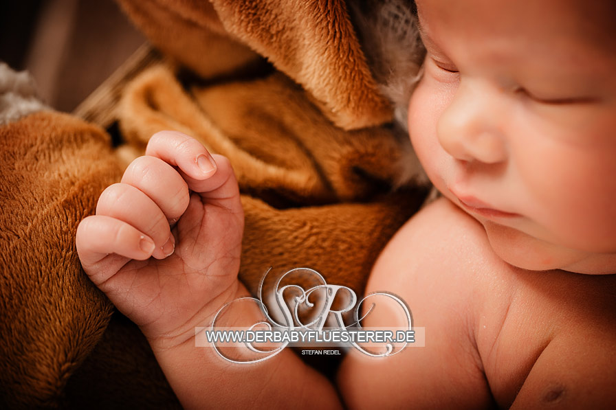 Newborn Titus, 8 Tage | (Babyfotograf Kreis Wesel)