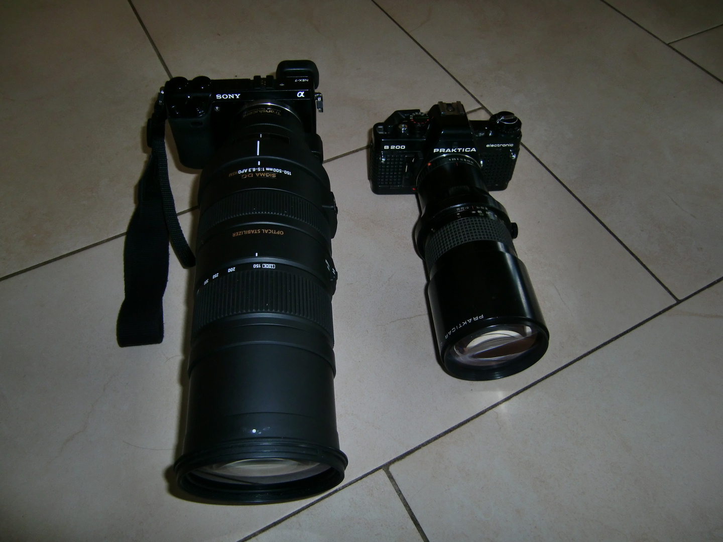 Nex 7 mit Sigma 150-500 neben Praktika B200 mit 300mm