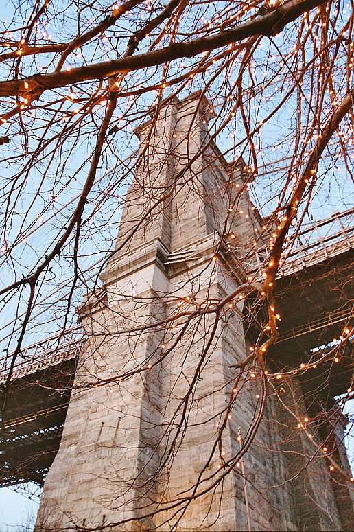 Next to the "River Café" (New York)