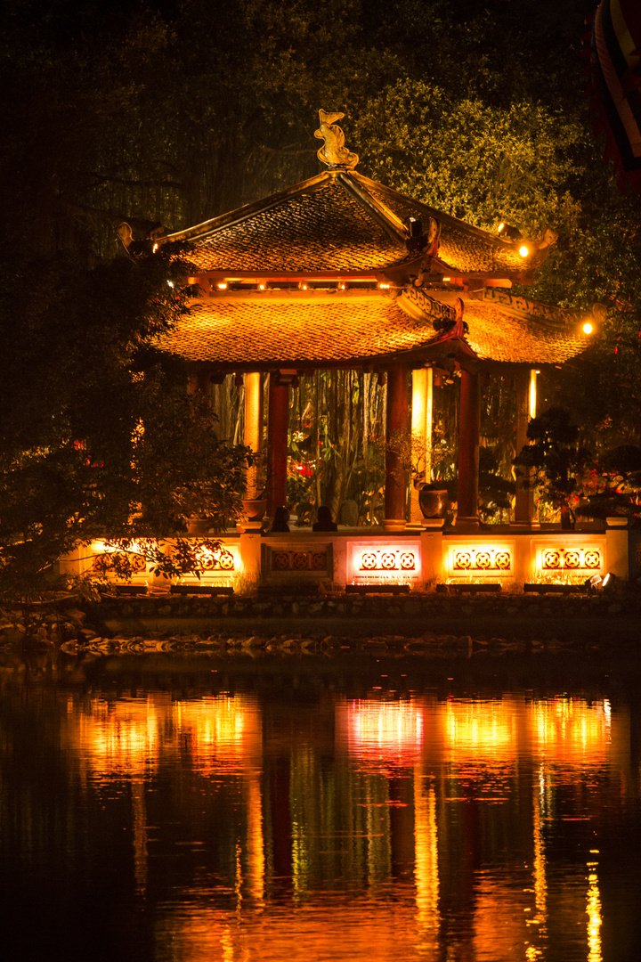 Ngoc Son Tempel im Hoan Kiem See Hanoi