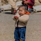 Niña en el templo