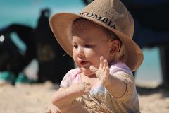 Niña en la playa