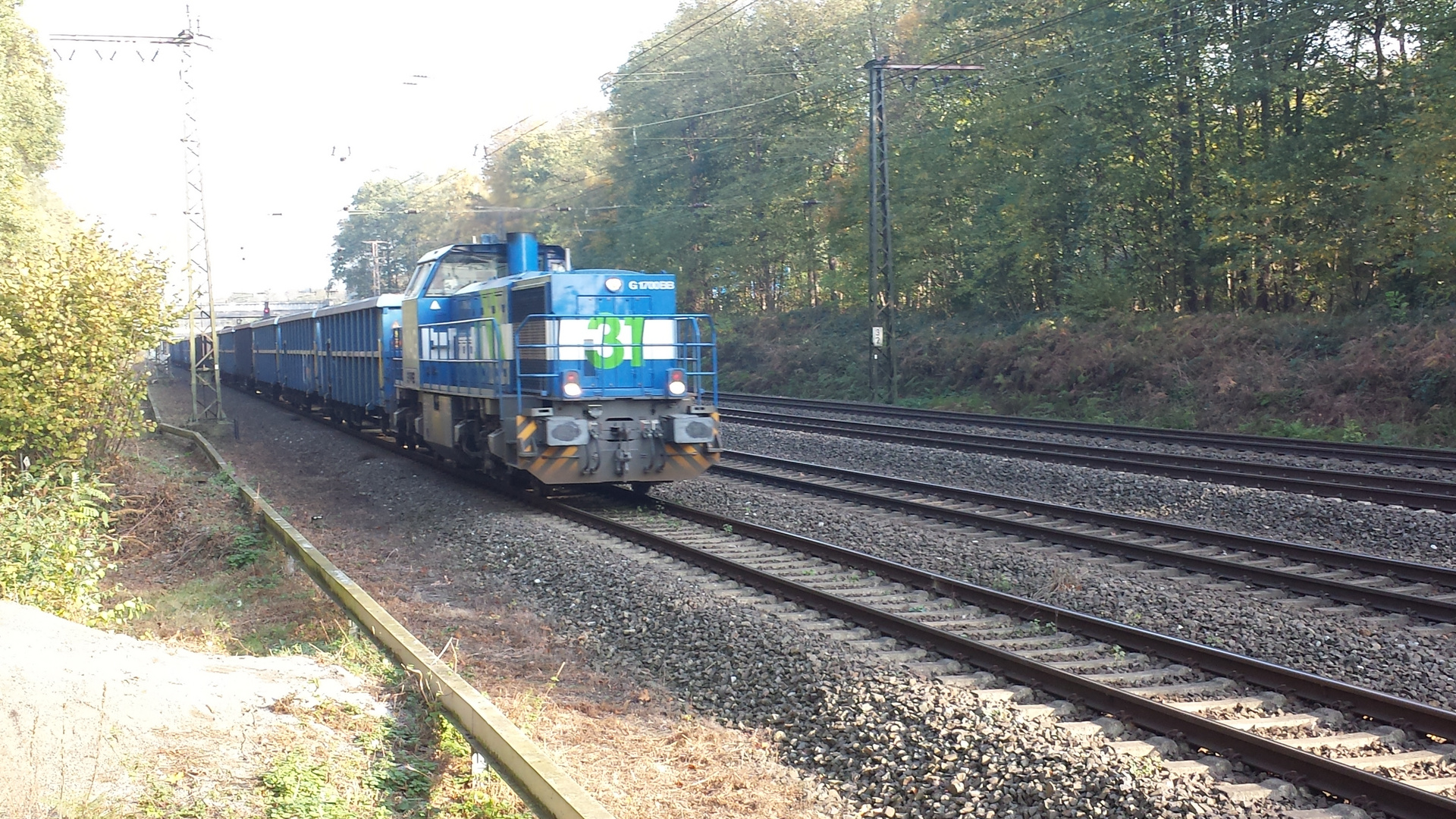 NIAG 31 Mak G1700 mit blauen Eanos am 04.11.2017 Abzweig Duisburg-Lotharstrasse 