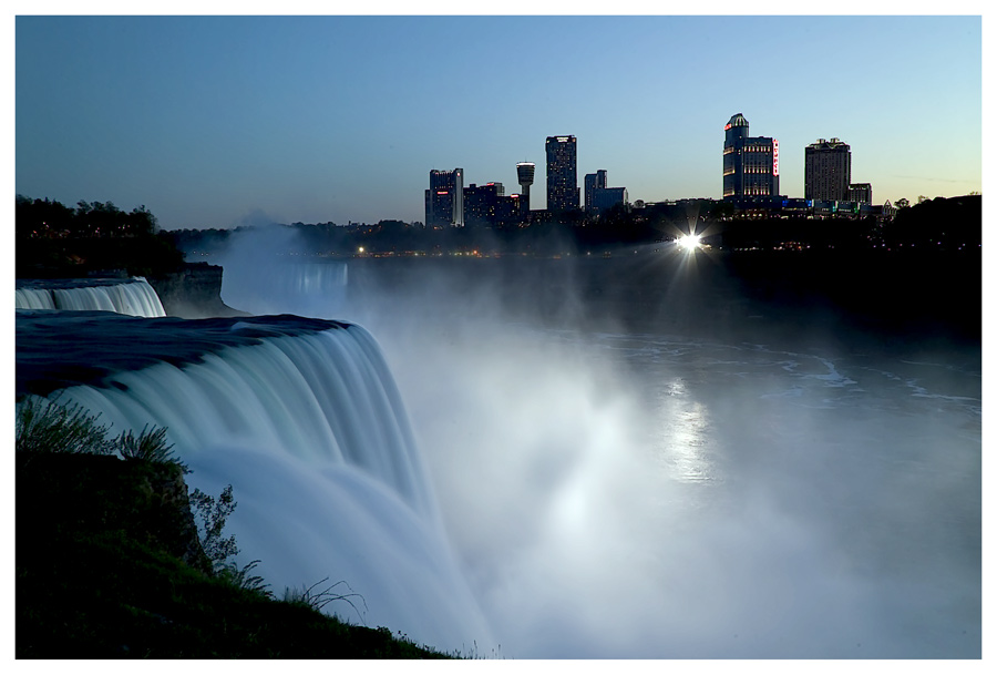 Niagara bei Nacht ..