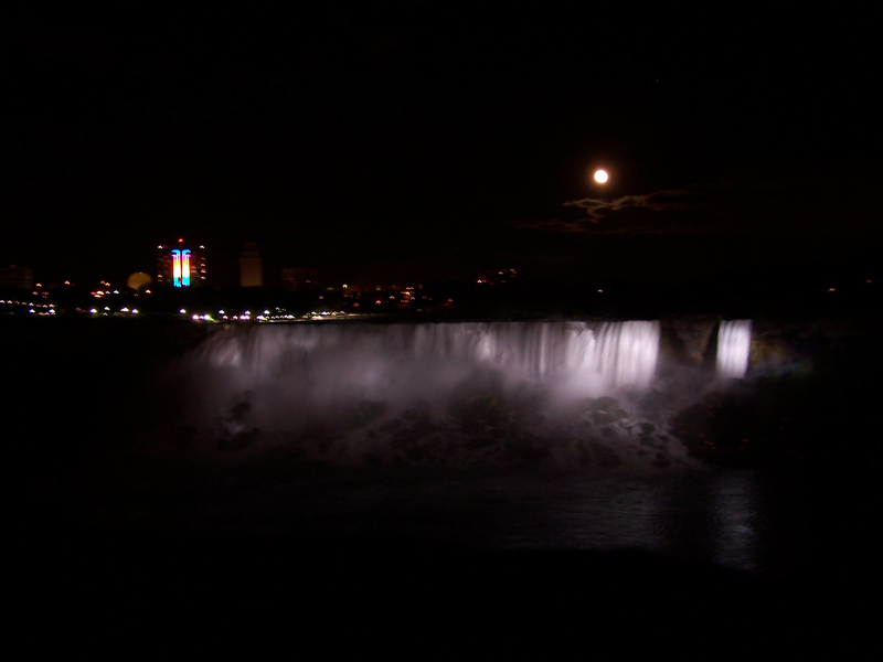 Niagara Falls at night