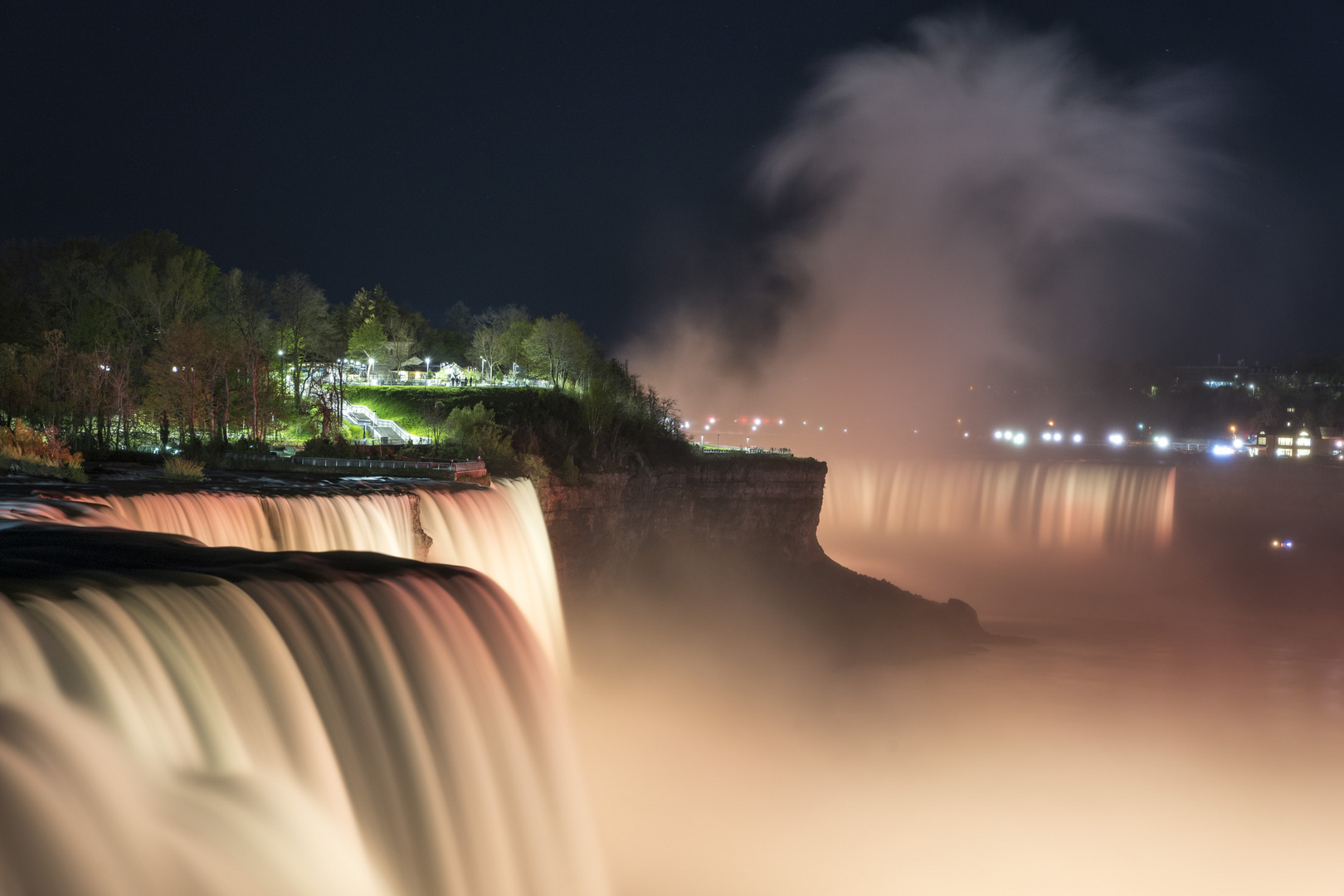 Niagara Falls bei Nacht