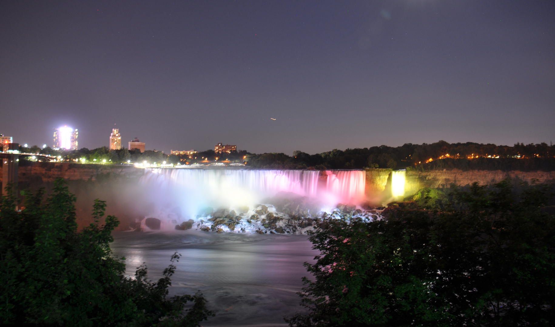 Niagara Falls bei Nacht