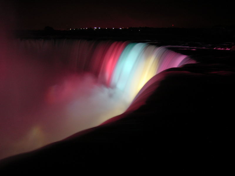 Niagara Falls by night