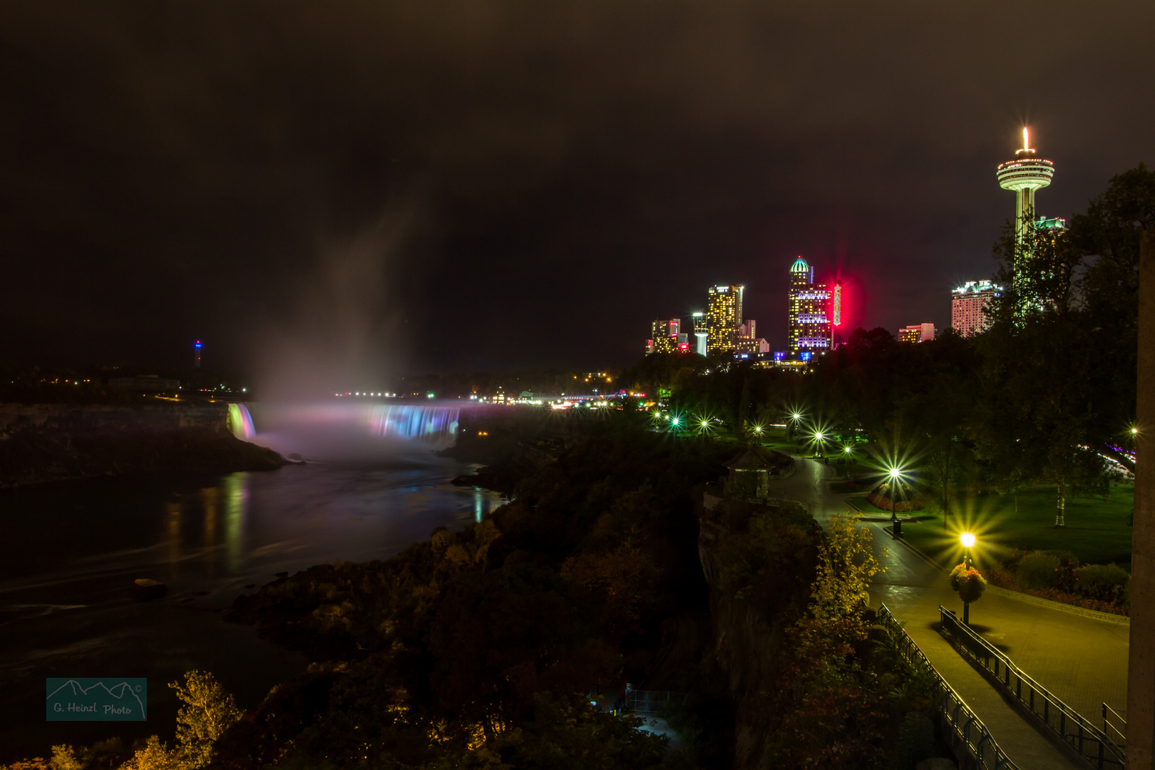 Niagara Falls by night