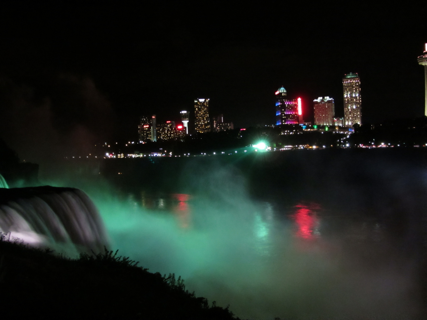 Niagara Falls by night