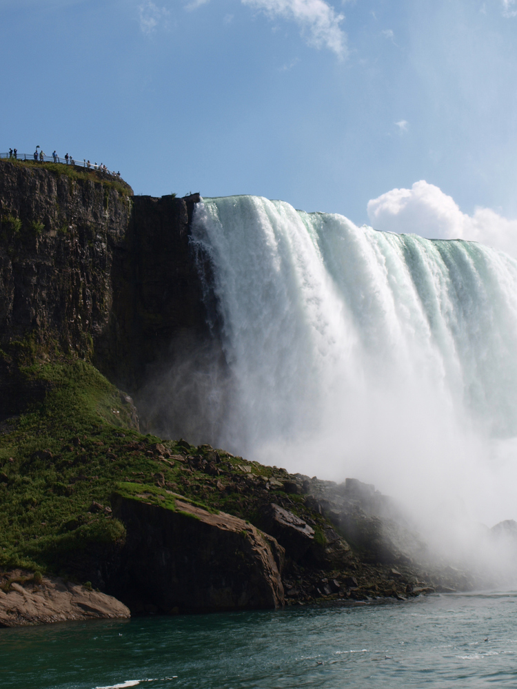 Niagara Falls: Horseshoe-Falls vom Boot aus