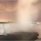 Niagara unbeleuchtet bei Nacht