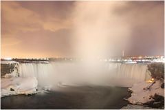 Niagara unbeleuchtet bei Nacht