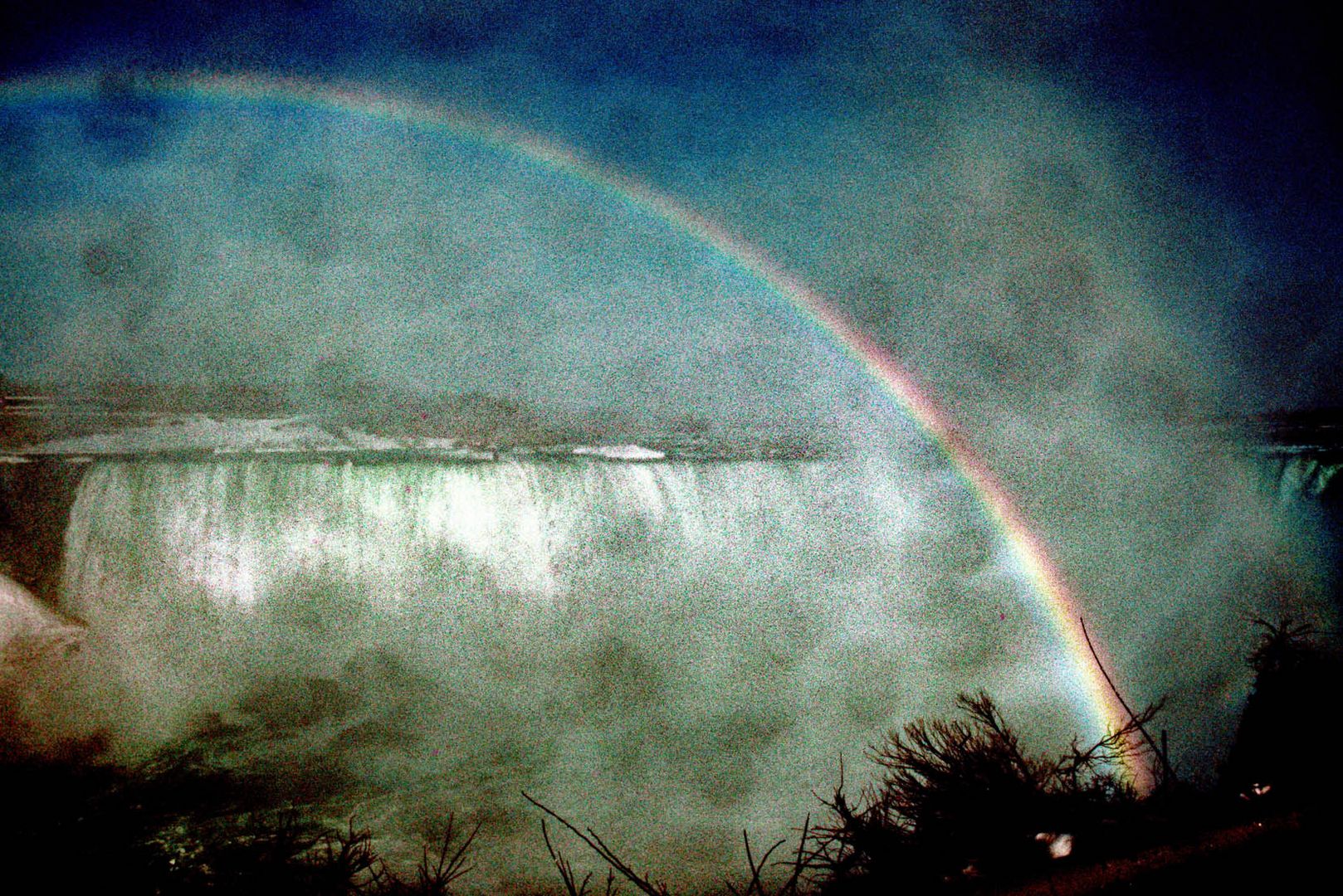 Niagara unterm Regenbogen