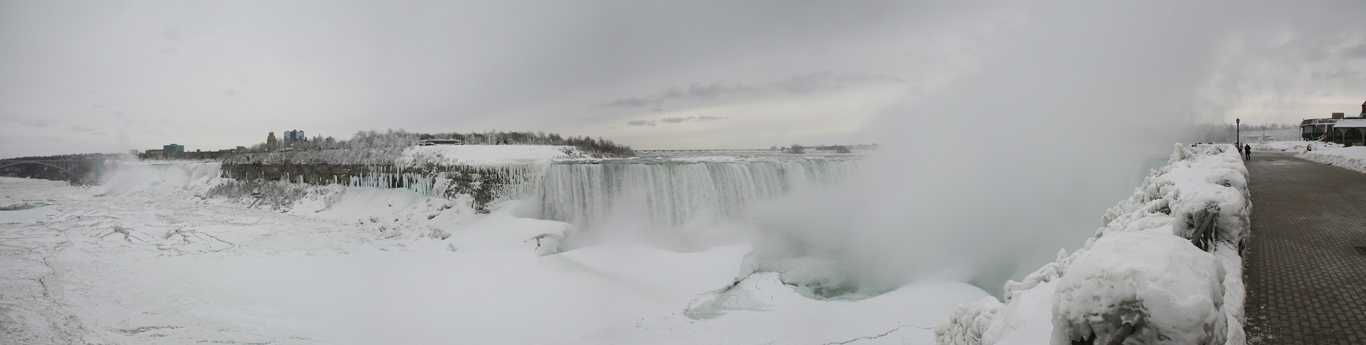 Niagarafälle bei gefühlten -40C