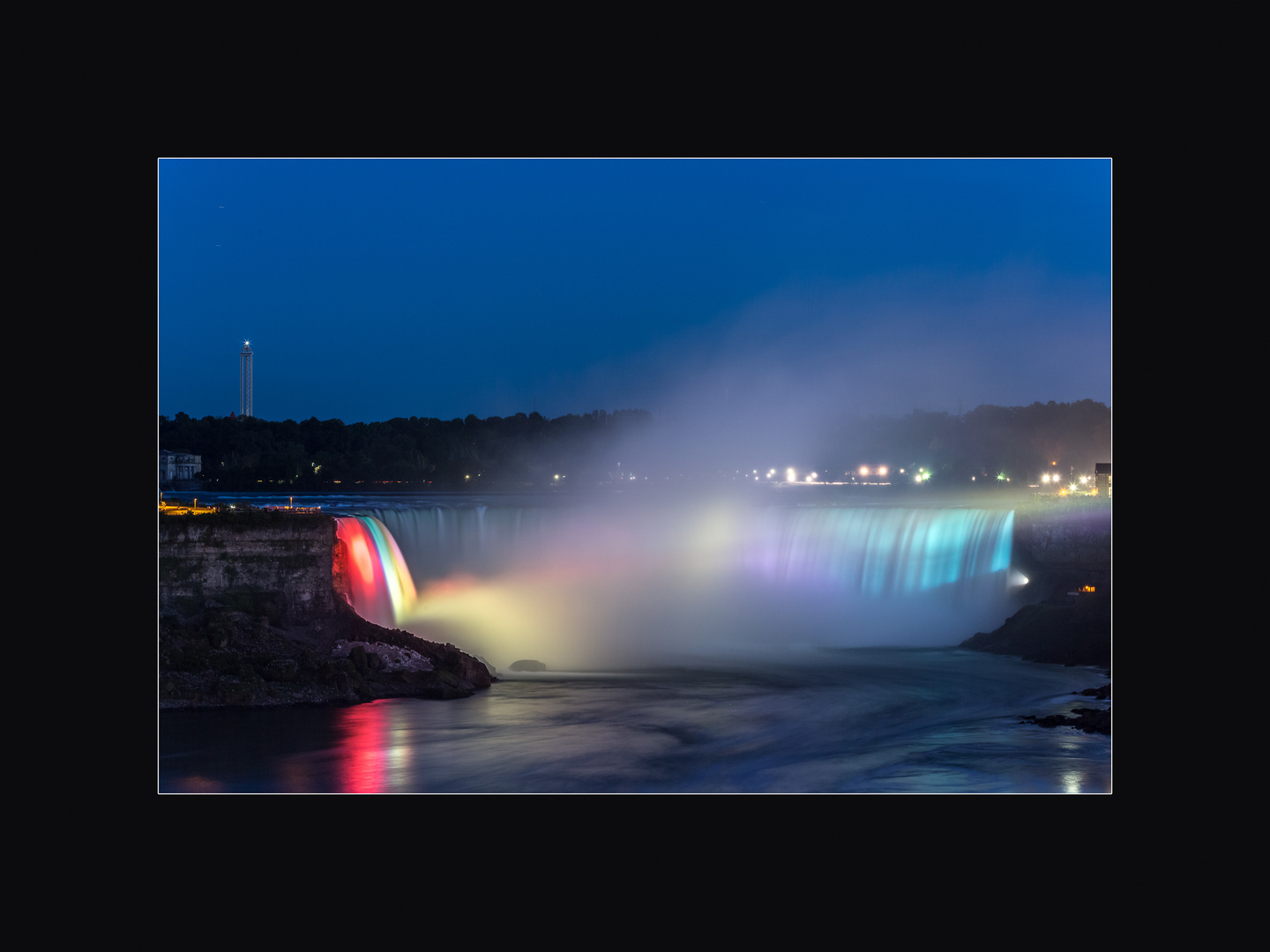 Niagarafälle bei Nacht