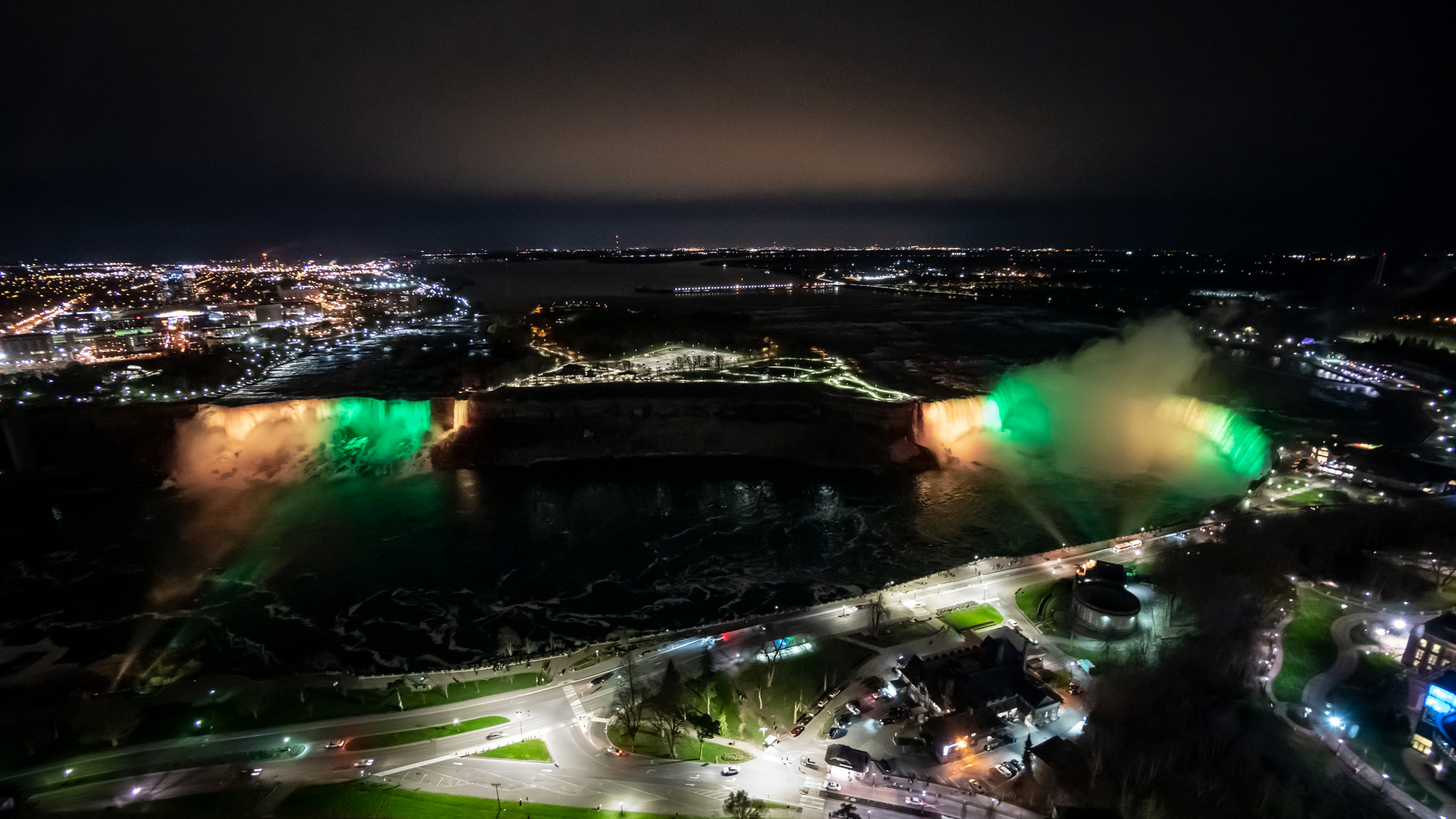 Niagarafälle bei Nacht