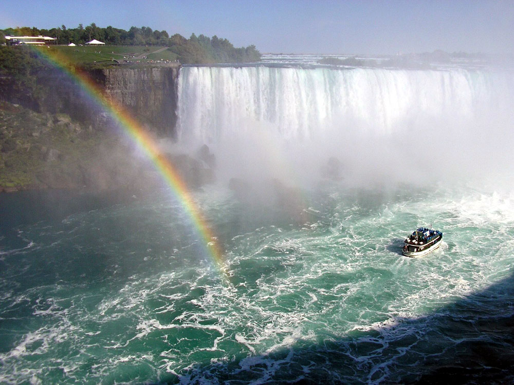 Niagarafälle mit der Maid of the Mist