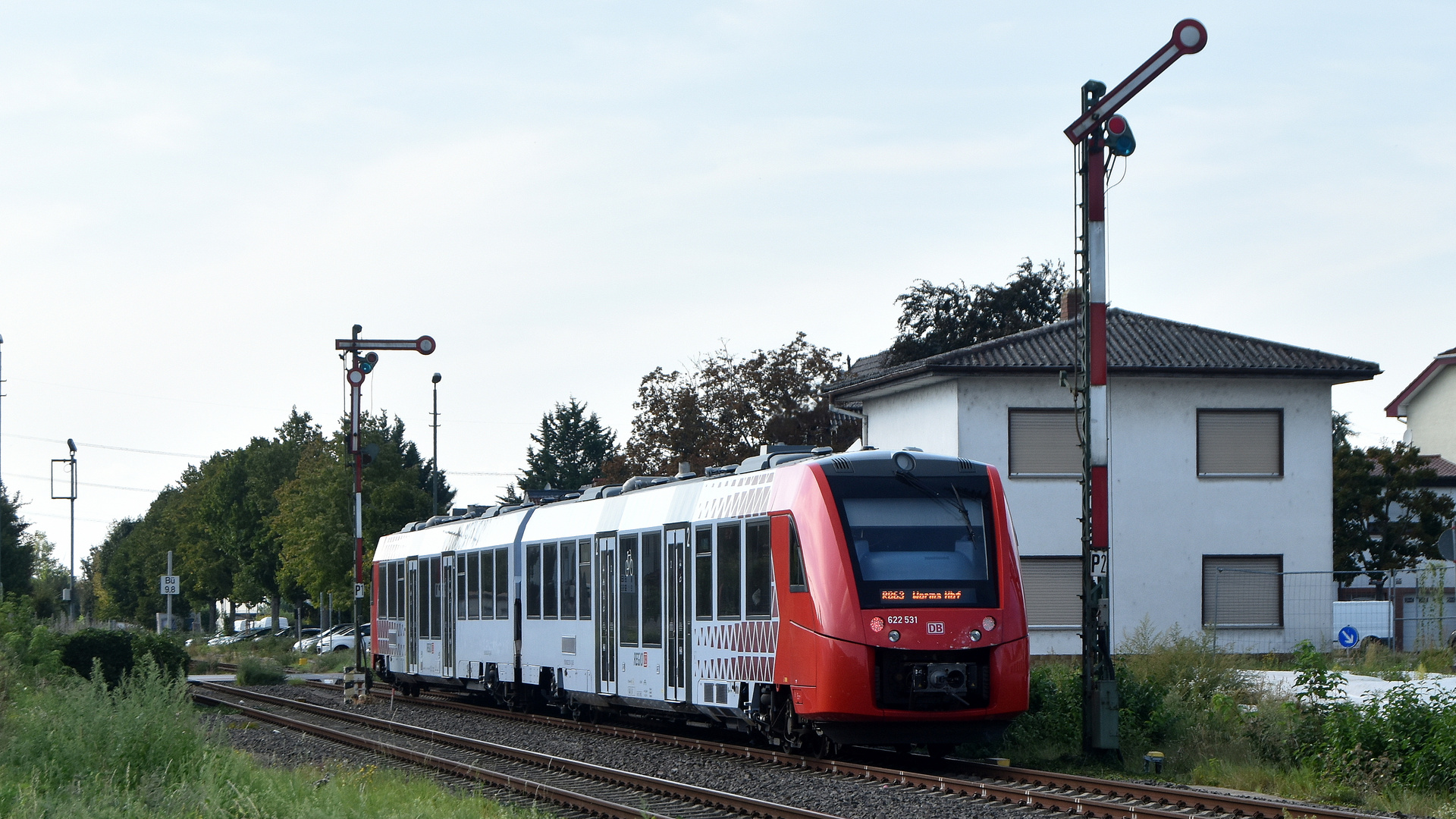 Nibelungenbahn bei der Ausfahrt Bf Bürstadt heute 15.9.2023