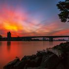 Nibelungenbrücke in der Abenddämmerung