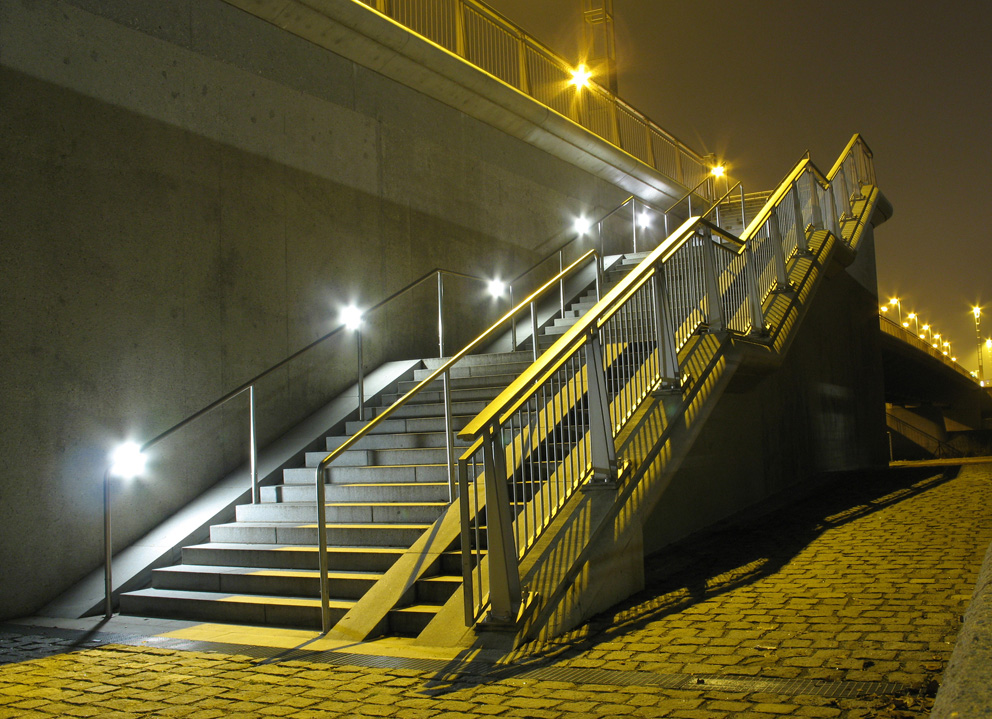 Nibelungenbrücke zu Regensbur bei Nacht