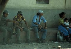 Nicaragua 1984. Warten auf den Bus