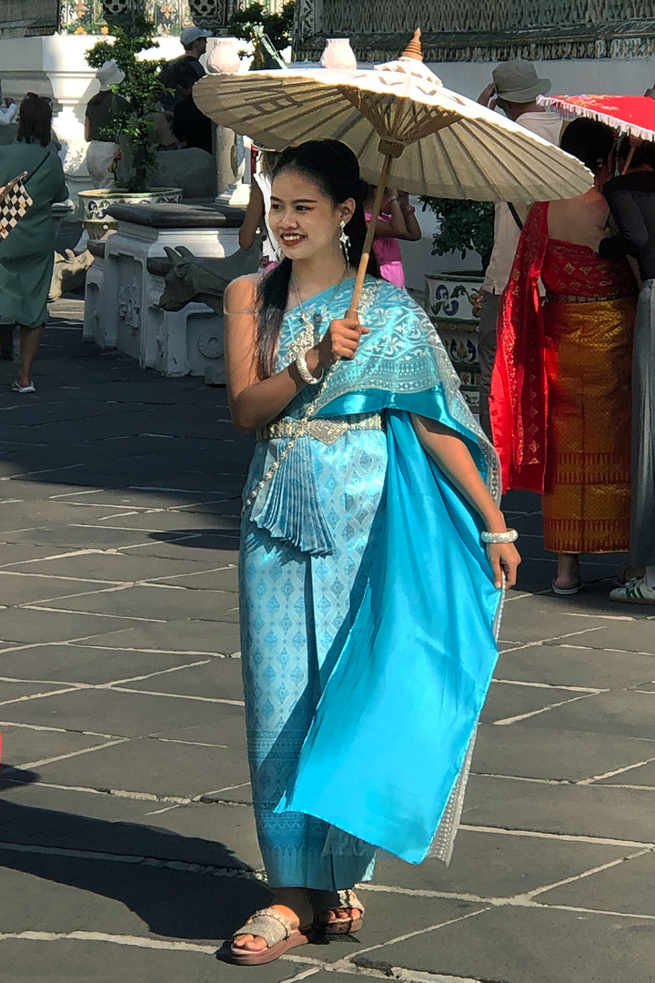 Nice dressed in Wat Arun