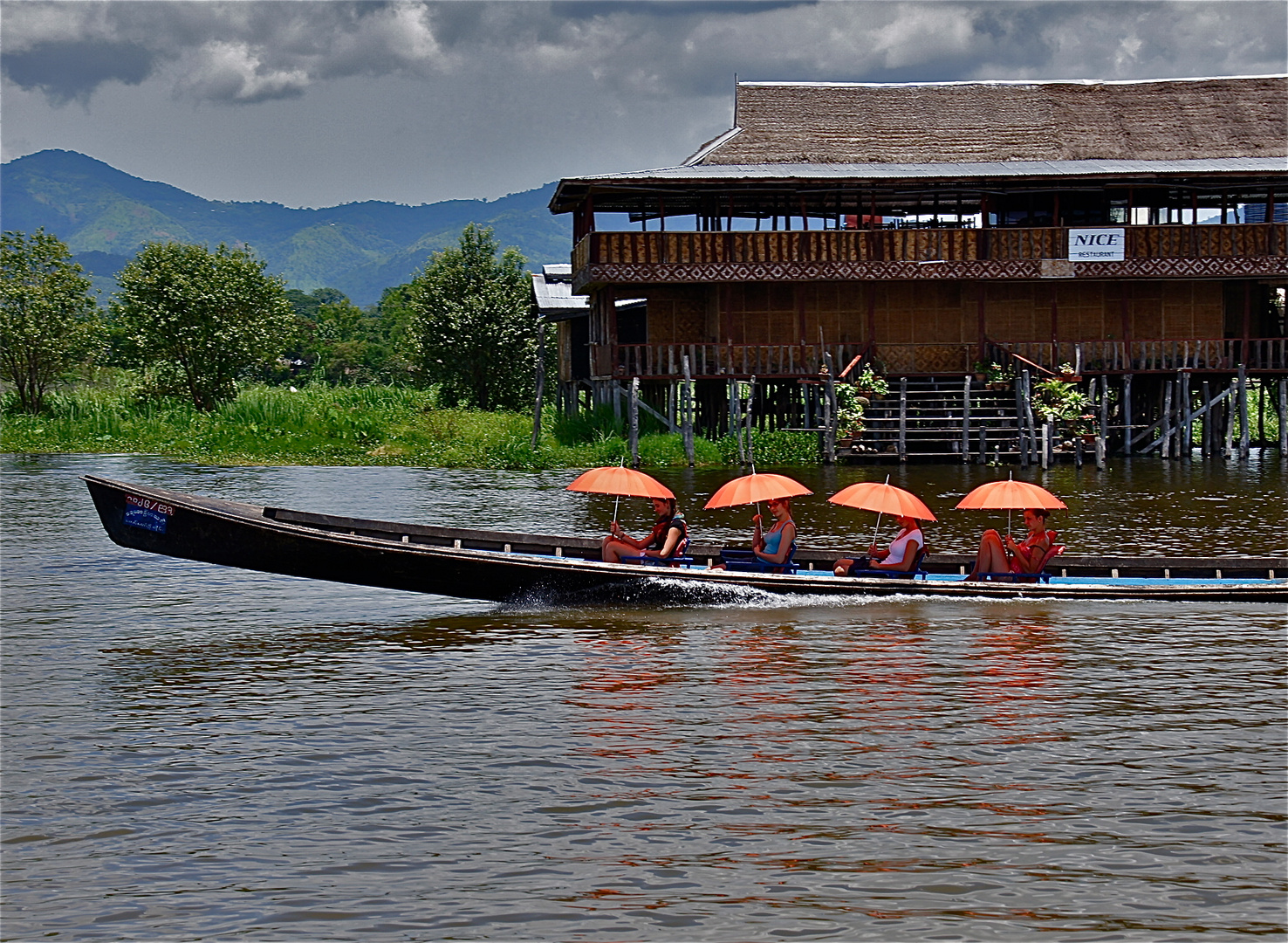 "nice"..... touristinen in burma...