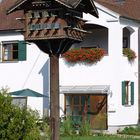 Nichoir à oiseaux à Zusmarshausen, Bavière  --  Vogelhaus in Zusmarshausen, Bayern