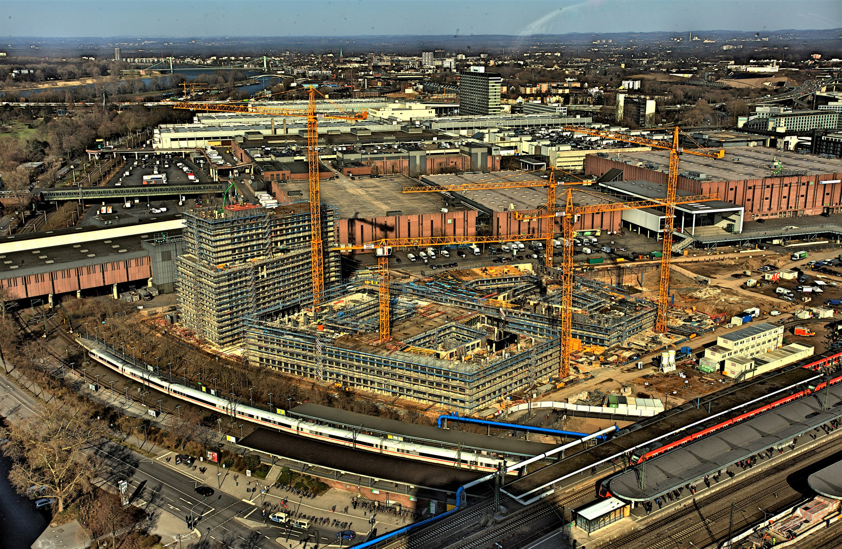 nicht alltäglich diese Ansicht einer Großbaustelle in Köln Deutz