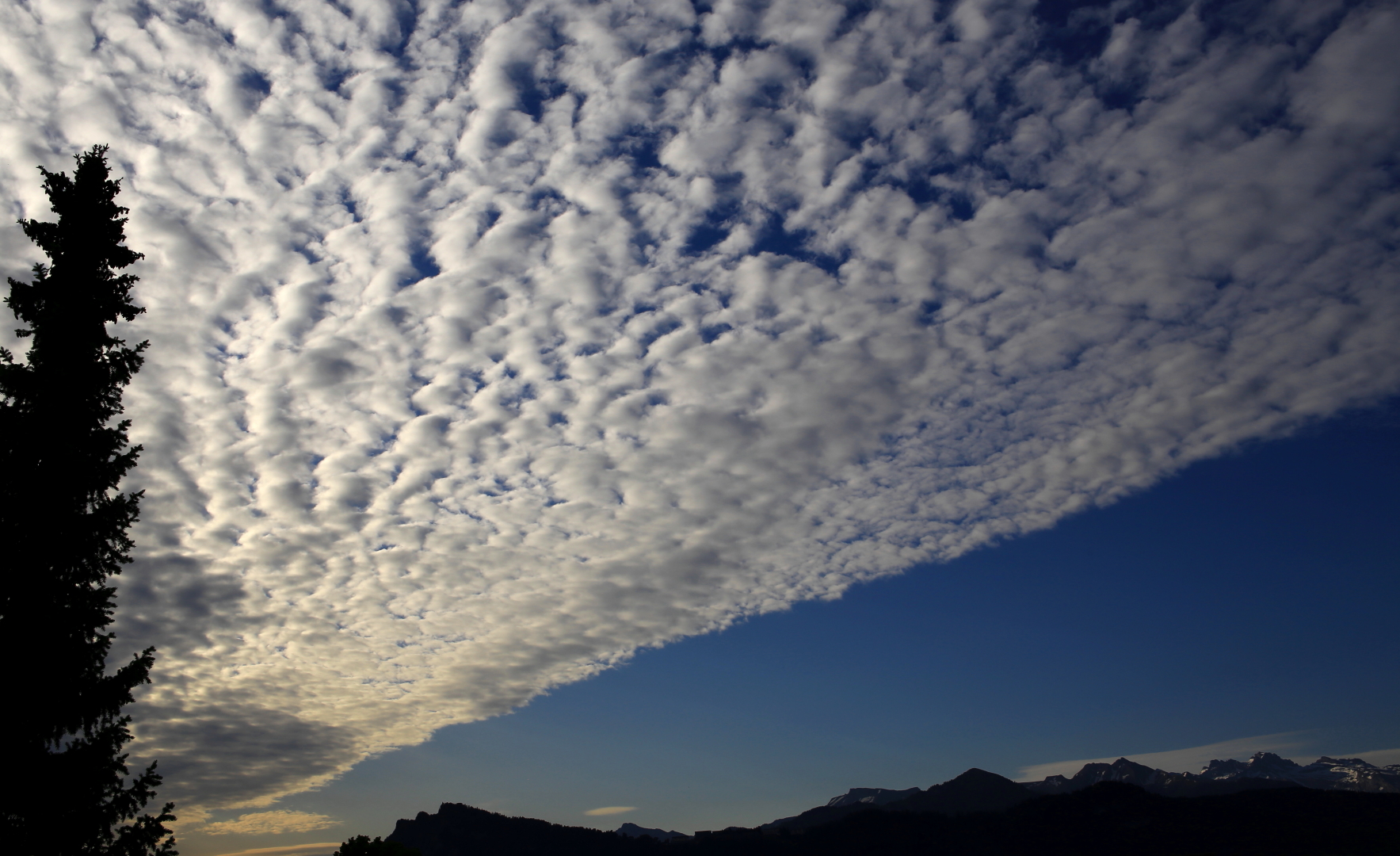 Nicht alltäglicher Wolkenhimmel