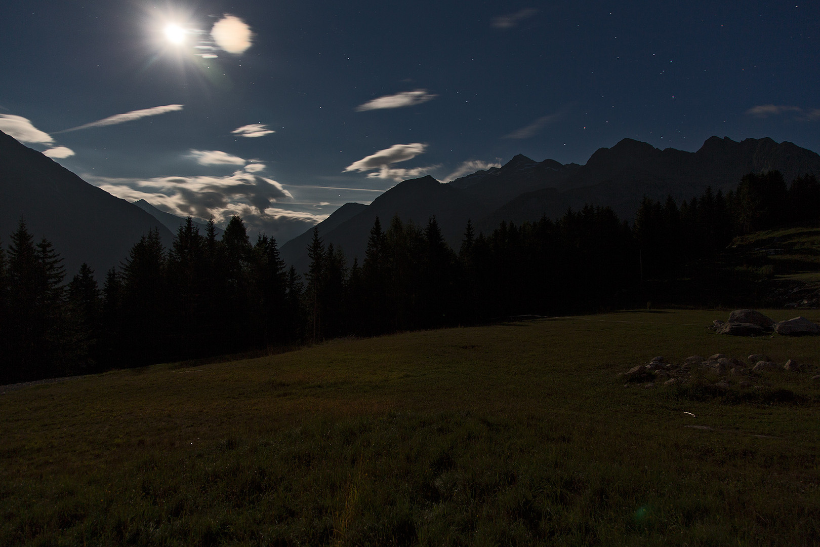 Nicht die Sonne sondern der Mond scheint so hell