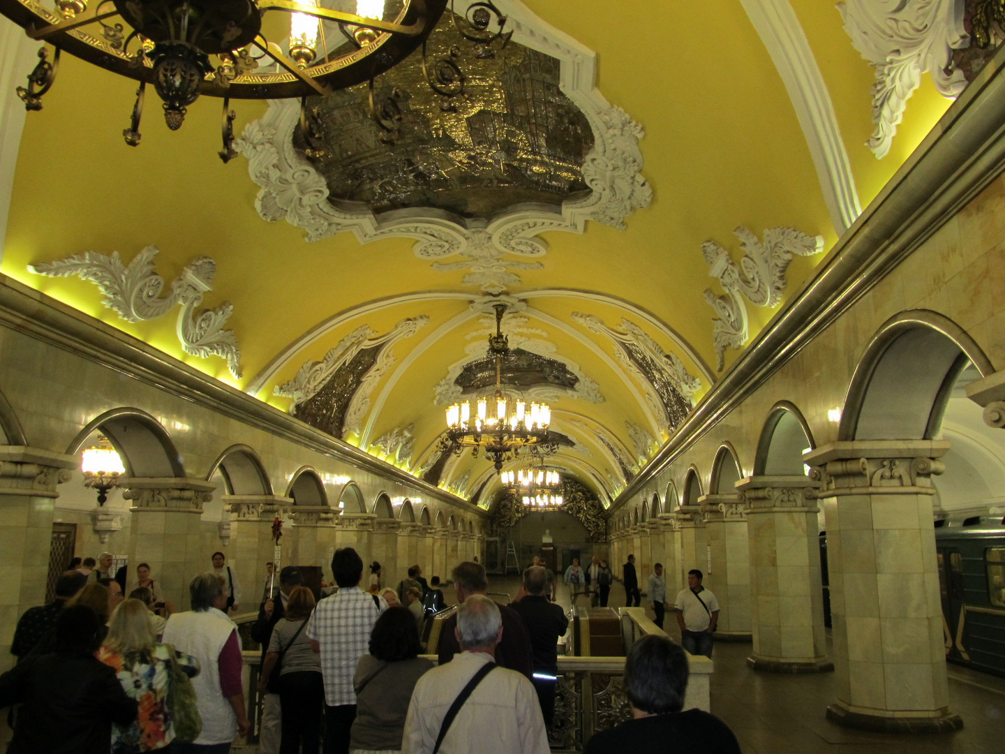 nicht Konzertsaal--- hier sind wir in der U-Bahn tief unter Moskau