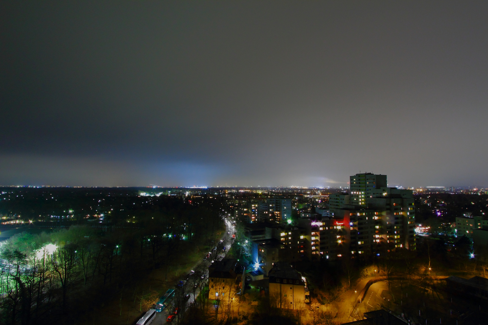 Nicht Manhatten, auch nicht Mainhatten.. sondern nur die Skyline von Hakenfelde bei Nacht