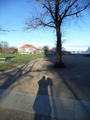 Nicht nur das Maritim wirft einen langen Schatten.