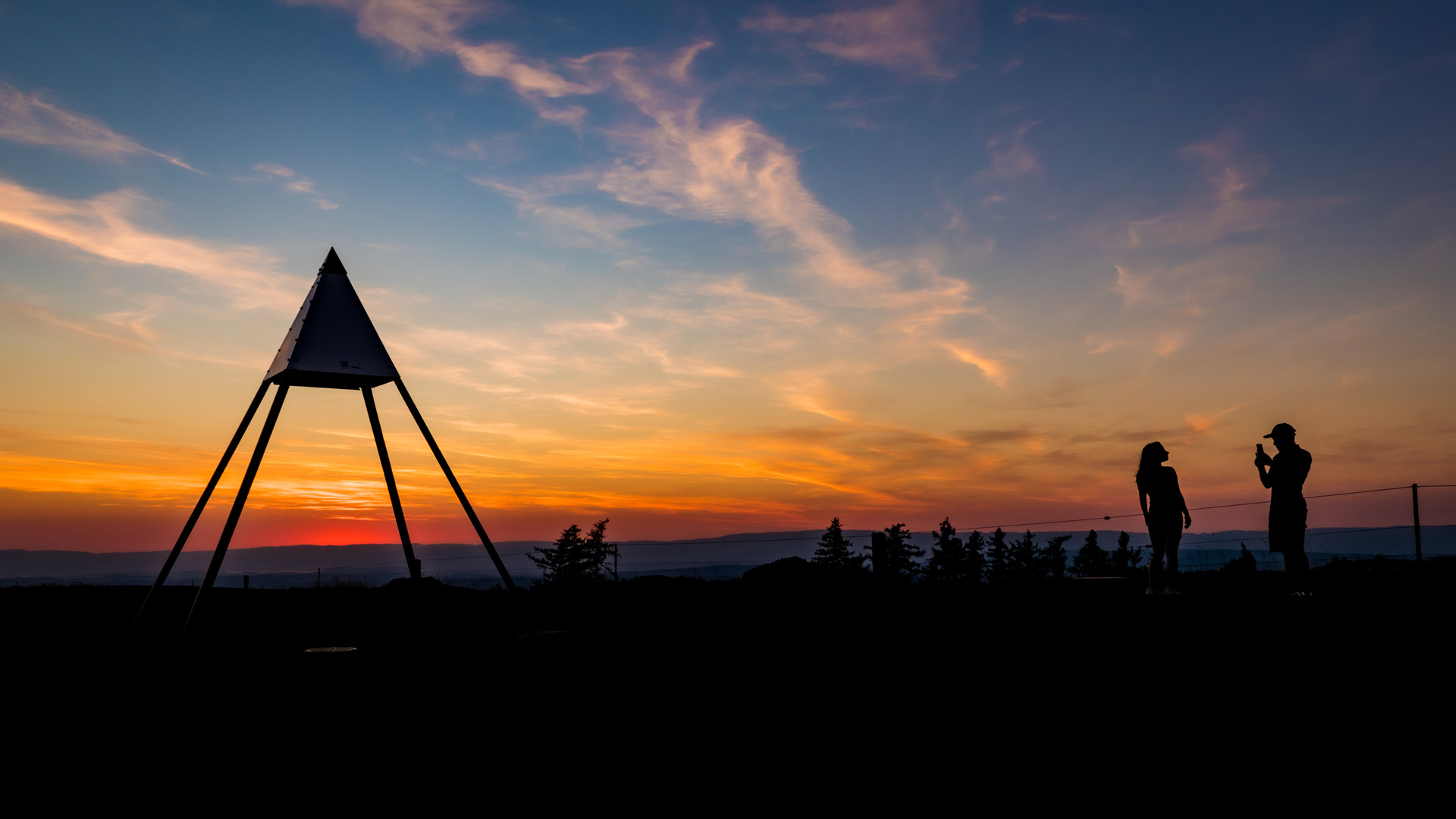 Nicht nur die Sonne hat sich beim farbenprächtigen Sonnenuntergang in Pose geworfen