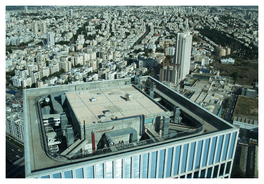 Nicht über den Wolken, aber immerhin schon mal über Tel Aviv