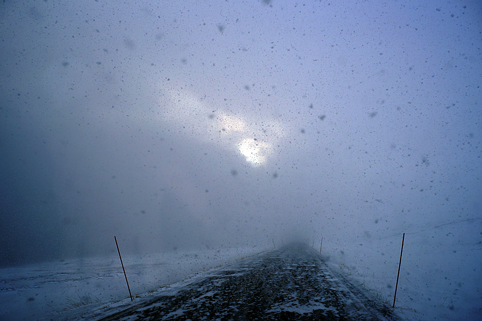 Nichts geht mehr- gestrandet / Unterwegs zum Nordkapp im Winter – Der grosse Wintersturm kündigt....